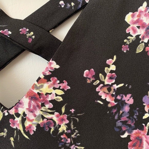 🆕 Dynamite Floral Dress (XSMALL & MEDIUM) - Picture 2 of 4